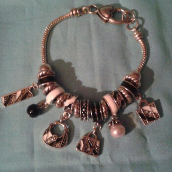 SALE! Vintage silver tone purse charm bracelet - Picture 2 of 8